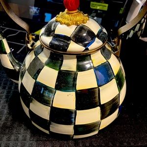 Mackenzies child 3 qt. Tea pot
